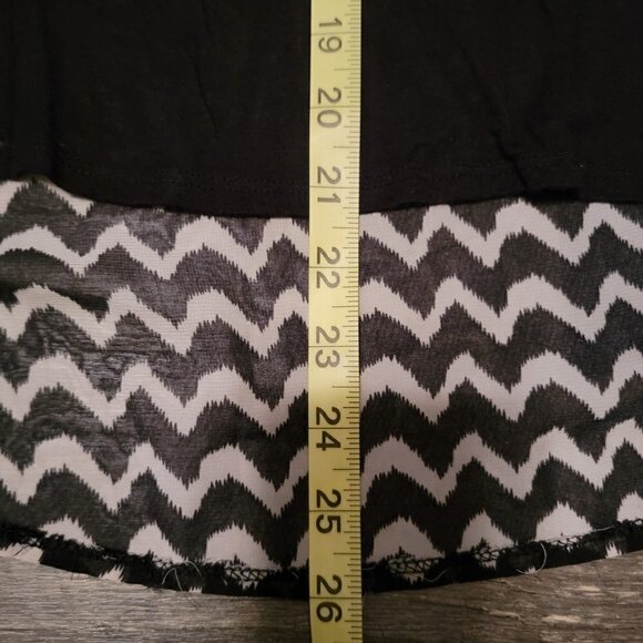Claudia Richard Black with Chevron inset back design.  Size Large - Picture 4 of 7